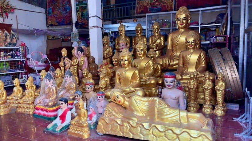 Phnom Phnom: Local Market & Culture Walking of City Tour - Night Market after the boat: where the city keeps going