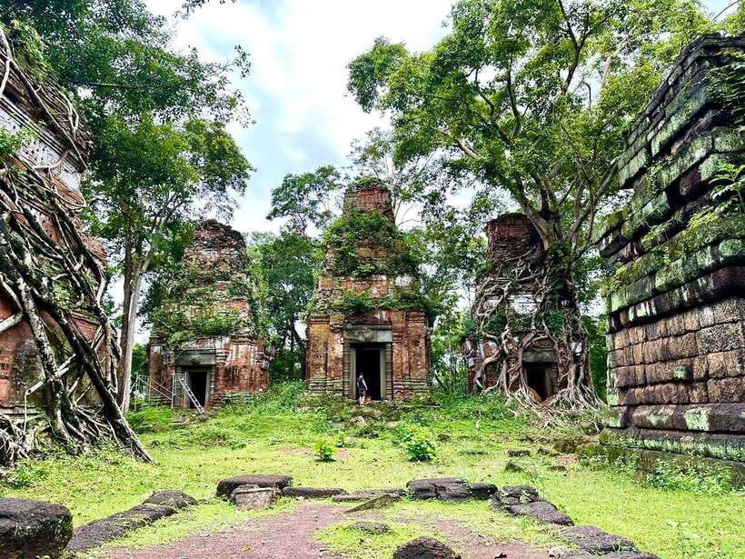 Preah Vihear: Full-Day Preah Vihear and Koh Ker Temple Tour - Preah Vihear’s cliff setting and the included 4x4 ride