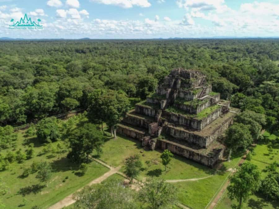 Preah Vihear Temple Koh Ker & BengMealea Tour from Siem Reap - Preah Vihear: the hilltop carvings and the big border views