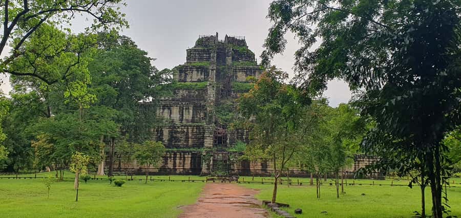 Preah Vihear Temple Koh Ker & BengMealea Tour from Siem Reap - Prasat Pram: a shorter stop that can still deliver good photos