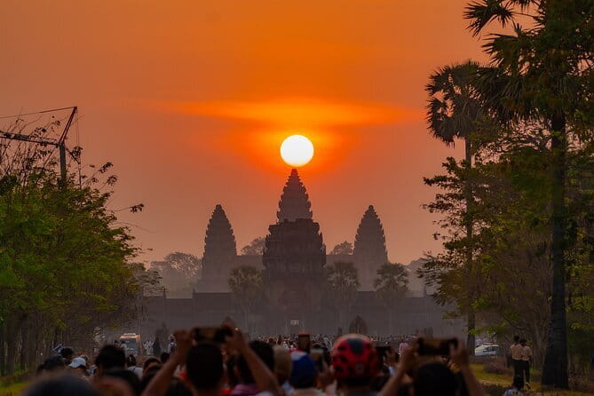 Private Angkor Wat Sunrise Guide Tour include Breakfast and Snack - Ta Prohm: breakfast first, then the jungle temple mood