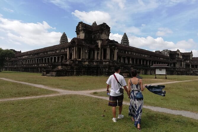 Private Angkor Wat Sunrise Guide Tour include Breakfast and Snack - Comfort, clothing, and the small prep that saves you