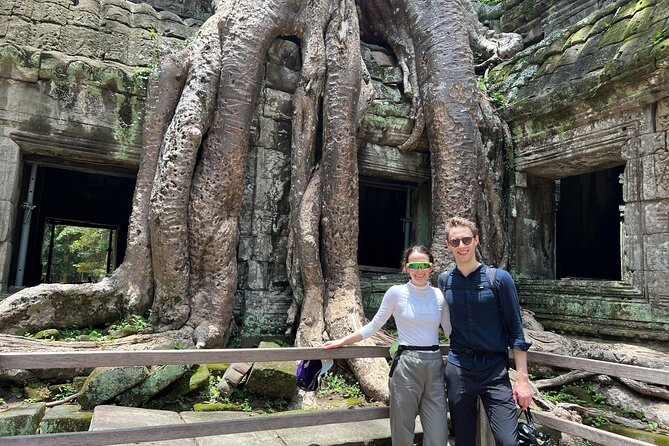 Private Angkor Wat Sunrise Tour with Lunch Included - Guide makes the difference: Saroon’s photo-help style