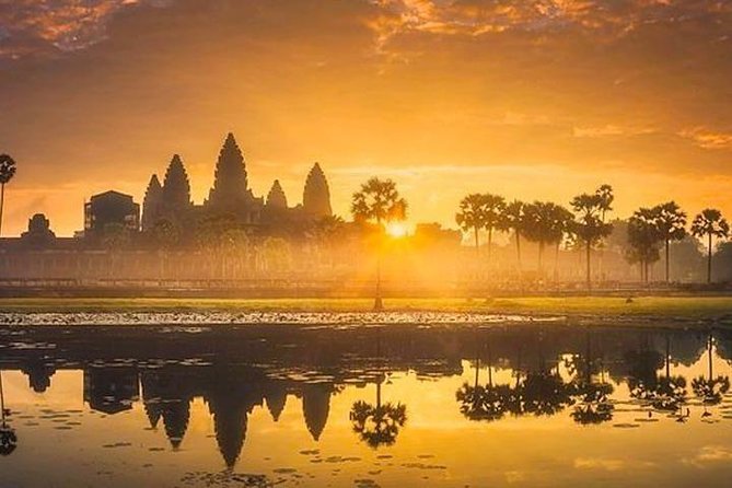 Private Angkor Wat Sunrise Tour - Angkor Wat in the dark: what early entry changes