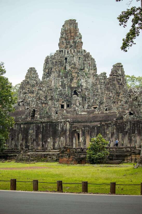 Private Angkor Wat Sunset Tour with Lunch and Snack Included - Phnom Bakheng: the climb and the panoramic payoff