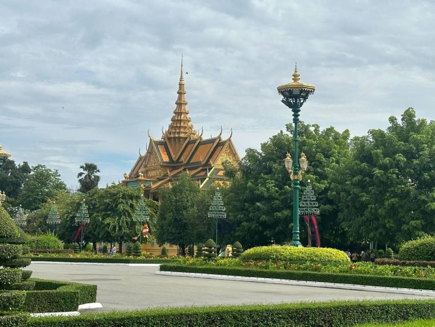 Private One Day Tour in Phnom Penh Capital City - Choeung Ek Killing Field: A peaceful memorial built over mass graves