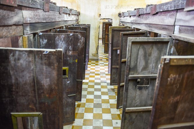 Remnants of a Khmer Rouge Era - Private guide context vs audio-only time
