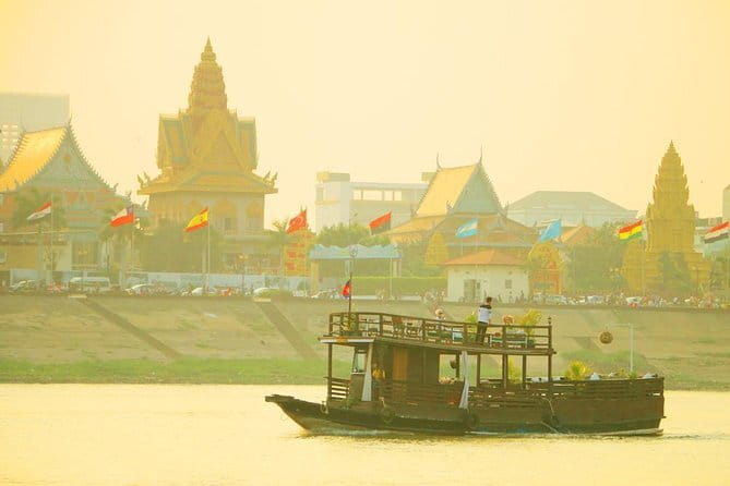 Riverside Walking Tour with Snack, Drinks & Local Ferry Ride - Wat Botom Park Stroll: Slower Pace, Temple-Side Atmosphere