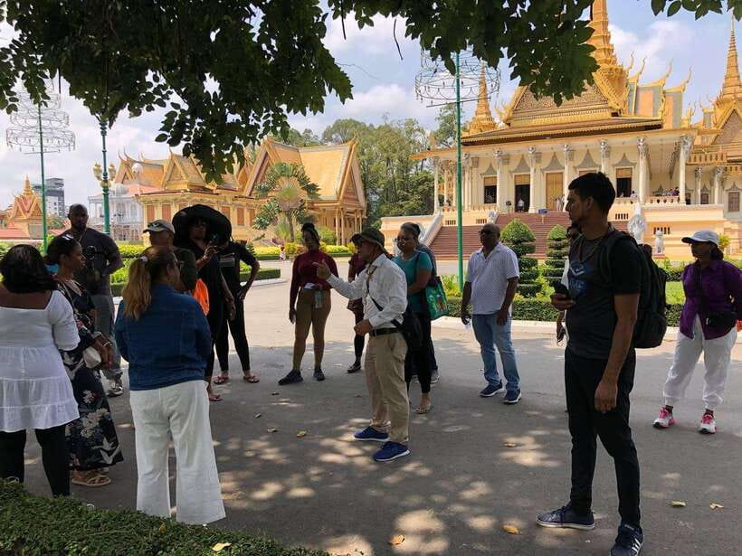 Royalpalace, Toul Sleng (S21), Museum & Killing Field - National Museum in a terracotta-roof setting: Angkor art in proper context