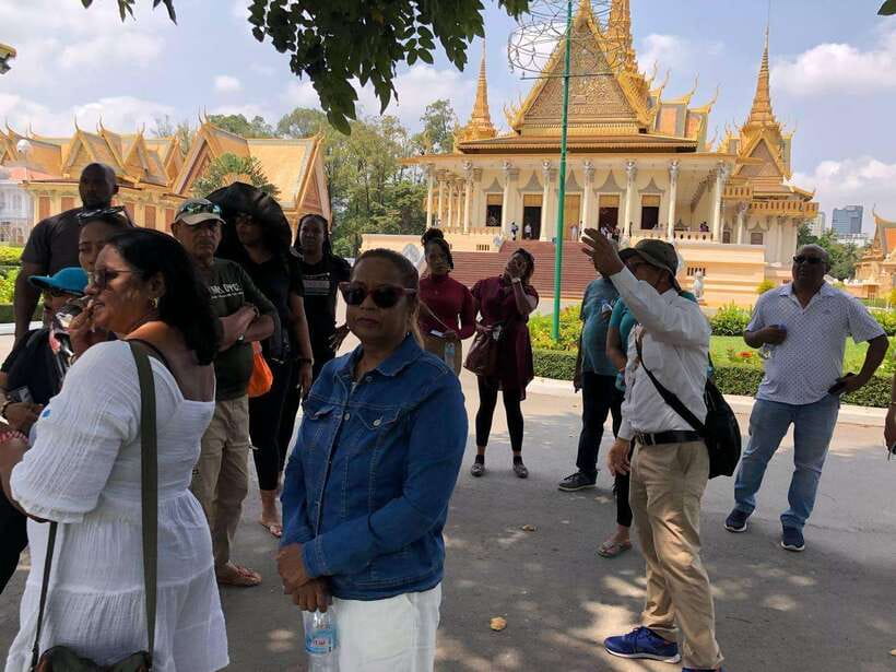 Royalpalace, Toul Sleng (S21), Museum & Killing Field - Lunch break: recharge without losing the thread