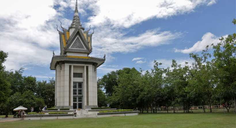 S21 & Killing Fields Tour with Khmer Lunch & Drink - The S21 Genocide Museum visit: using audio the right way