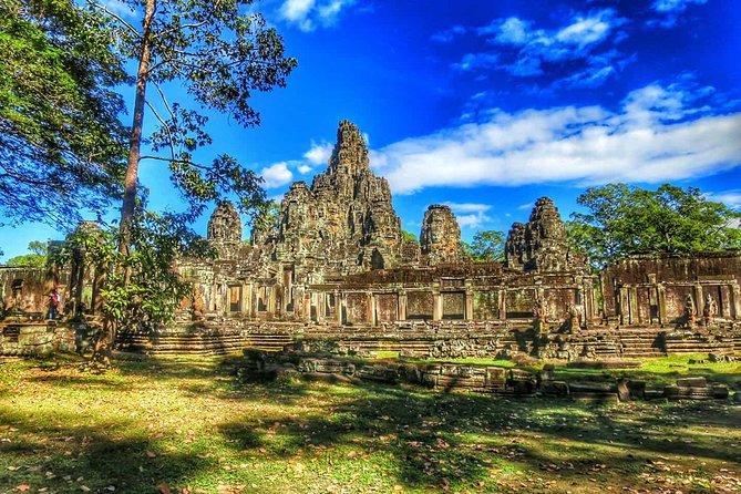 Shared Tour to Angkor Wat, Bayon and Ta Prohm Temples - What to pack and how to handle the temple rules (without turning it into a hassle)
