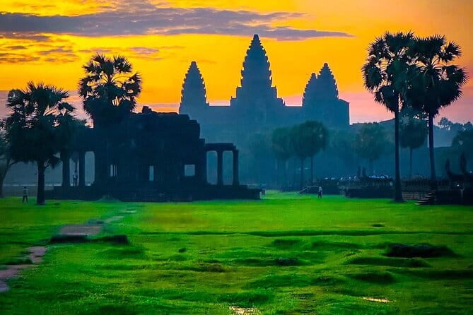 Siem Reap: 1 Day Angkor Wat + Sunrise Private Tour with Tuk-Tuk - Key things to know before you go