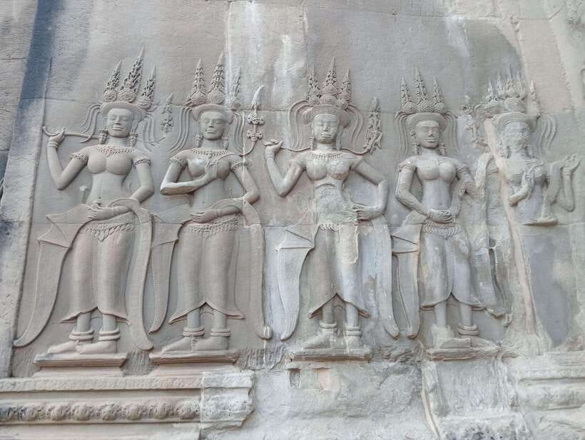 Siem Reap: Angkor Full-Day Group Tour with Japanese Guide - Transport and group size: how it affects comfort