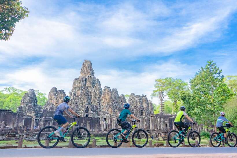 Siem Reap: Angkor Sunset Bike & Boat Tour /E-Bike Available - Rice fields, single-track lanes, and village-life moments