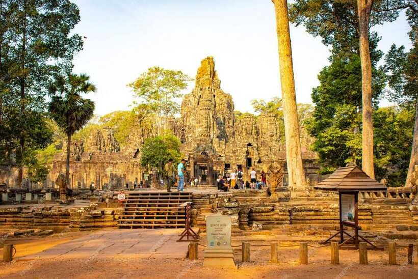 Siem Reap: Angkor Temples Tour - Shared Tours tours guide - Pickup at 9am and How the Day Flows in Air-Conditioned Comfort