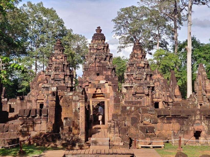 Siem Reap: Angkor Wat, Angkor Thom, and Banteay Srei Tour - Hotel Pickup to First Temple: Getting Your Bearings Fast