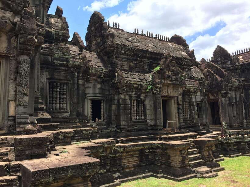Siem Reap: Angkor Wat, Angkor Thom, and Banteay Srei Tour - Srah Srang Break and Lunch Reset