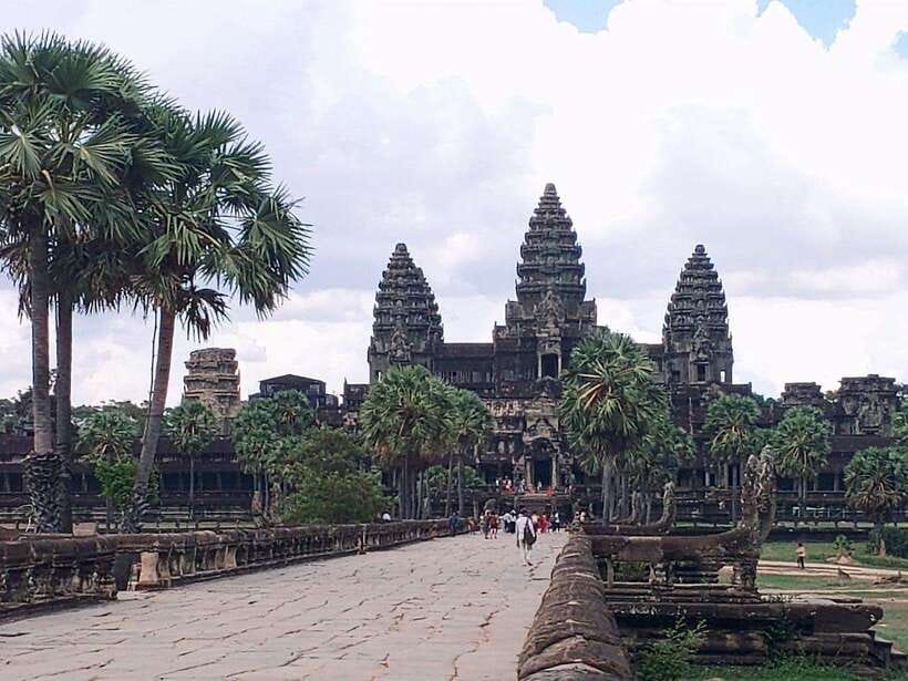 Siem Reap: Angkor Wat, Angkor Thom, and Banteay Srei Tour - Banteay Srei: Red-Pink Carving Time (Not a Rush)