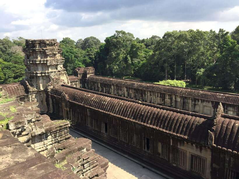 Siem Reap: Angkor Wat Half-Day Trip with Local Guide - Light, Timing, and Avoiding the Earliest Crowd