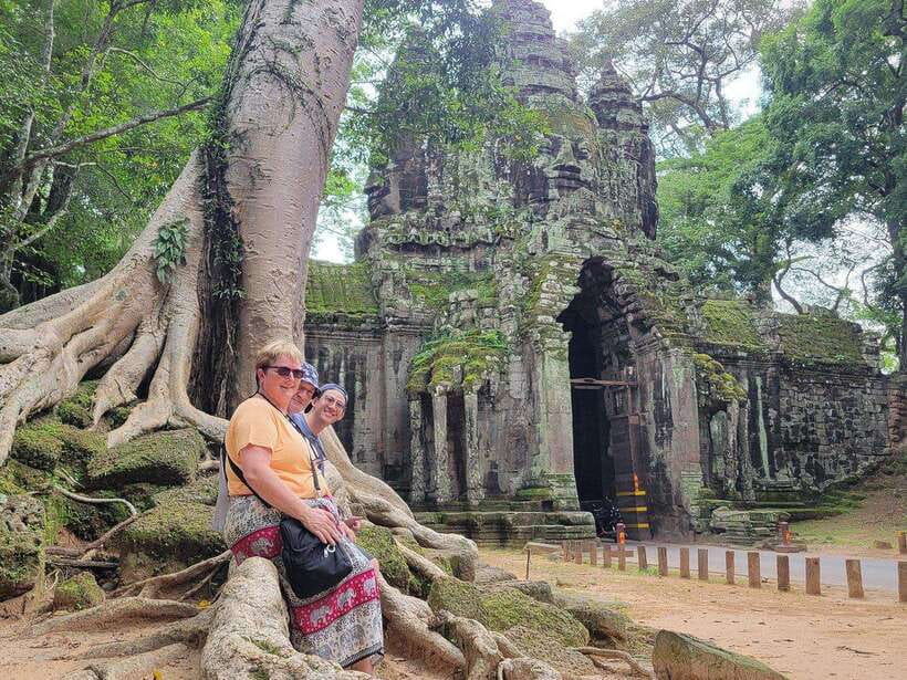 Siem Reap: Angkor Wat Private full Day Tour - Angkor Wat Interior: Two Hours, Corridors, Chambers, and Long Reliefs