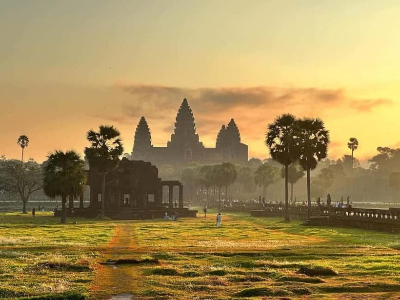 Siem Reap: Angkor Wat Private Tour with Sunrise - Angkor Wat Sunrise at 5:00 AM: Getting the Light Right