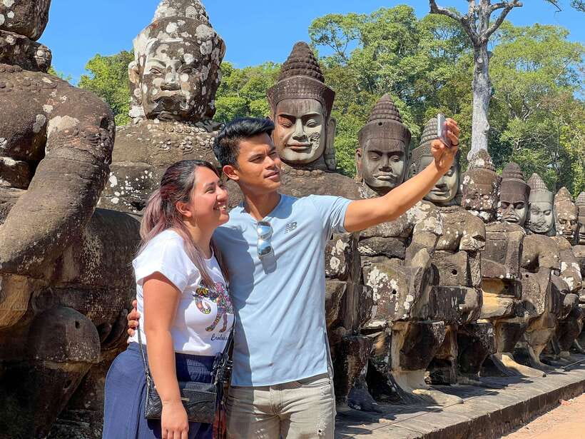 Siem Reap: Angkor Wat Small-Group Day Tour and Sunset - Lunch at a Local Restaurant: Food That Keeps You Moving