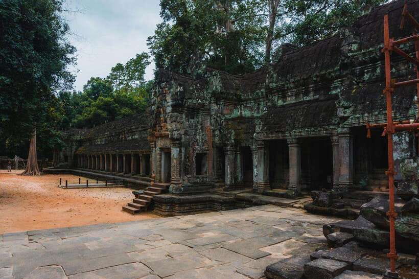 Siem Reap: Angkor Wat Small-Group Full Day Tour and Sunset - Phnom Bakheng sunset: the climb and what to expect
