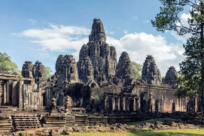 Siem Reap: Angkor Wat Small-Group Full Day Tour and Sunset - Angkor Thom: Great Royal City and the Bayon moment