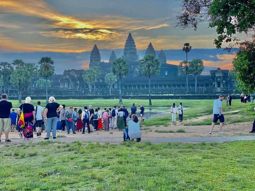 Siem Reap: Angkor Wat: Small-Group Sunrise or Sunset Tour - Angkor Wat at sunrise or sunset: what you’re actually buying