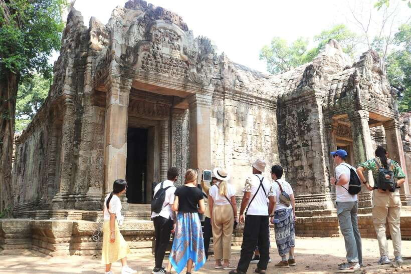 Siem Reap: Angkor Wat: Small-Group Sunrise Tour - Angkor Thom and Bayon: those 200-face towers staring back