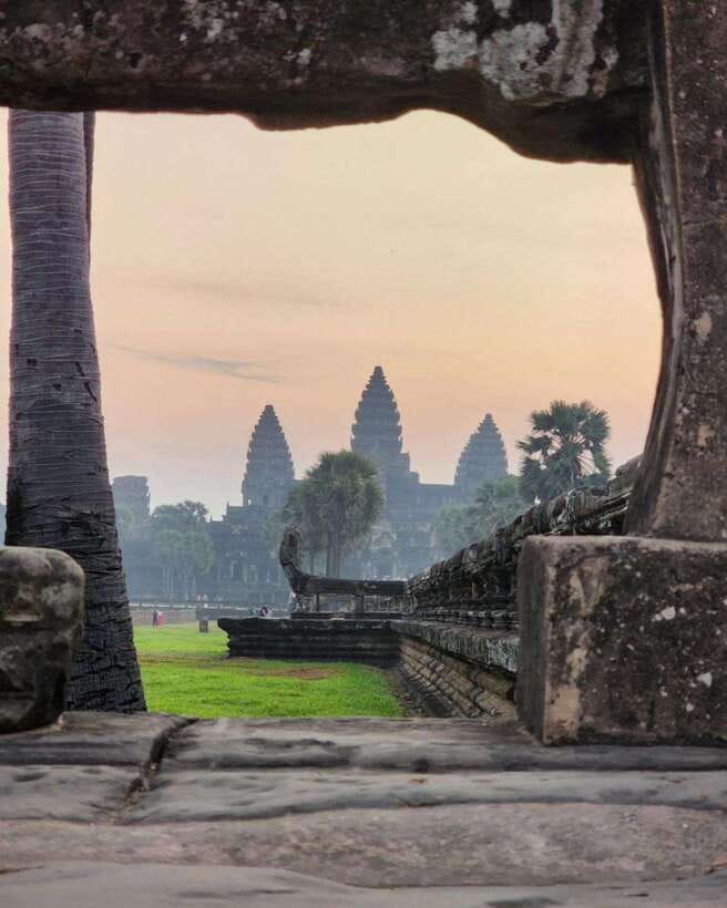 Siem Reap: Angkor Wat Small Group Tour with Spanish Guide - Day 2 extended tour: Preah Khan corridors, Neak Pean calm, and Pre Rup views