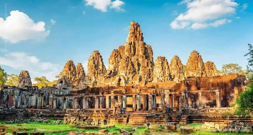 Siem Reap: Angkor Wat Small Group Tour with Spanish Guide - Transport and group size: tuk-tuk charm vs A/C van comfort