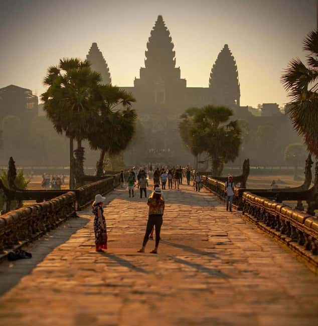 Siem Reap: Angkor Wat Small Group Tour with Spanish Guide - Pickup in Siem Reap and what you handle before the temples