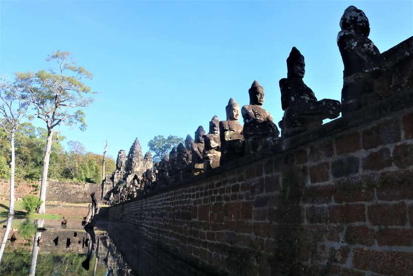 Siem Reap: Angkor Wat Sunrise and Best Temples Tour - Southern Gate of Angkor Thom: Gods Left, Demons Right