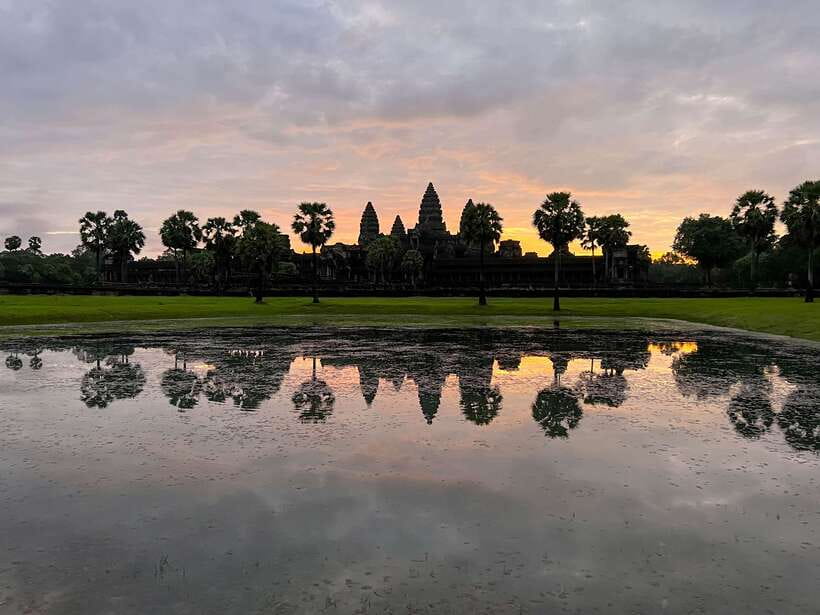 Siem Reap: Angkor Wat Sunrise and Market Tour by Jeep - Royal Bath and the Route to Angkor Thom