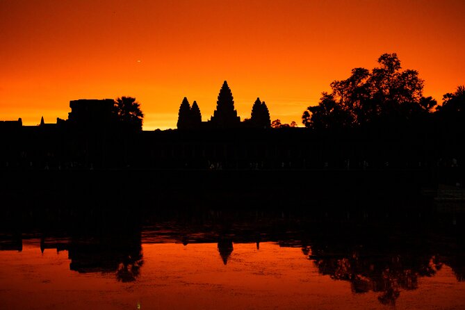 Siem Reap: Angkor Wat Sunrise & Explore Angkor Temples With Guide - Ta Prohm: Jungle Atmosphere and the Tomb Raider Temple Factor (1 Hour)