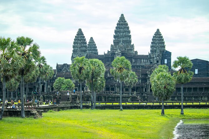 Siem Reap: Angkor Wat Sunrise & Explore Angkor Temples With Guide - Angkor Thom and Bayon Temple: The Khmer Capital at Its Most Theatrical (2 Hours)