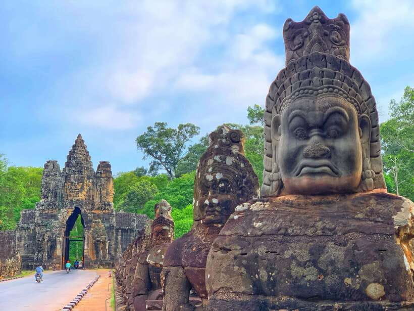 Siem Reap: Angkor Wat Sunrise for Group or Private Tours - Hotel pickup, English guide, and the join-in vs private choice