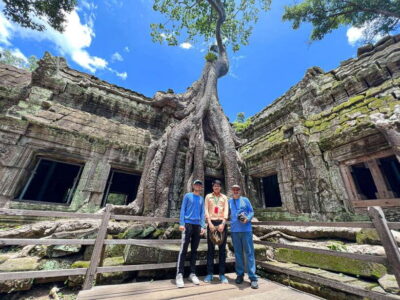 Siem Reap: Angkor Wat Sunrise Tour via Tuk Tuk & Breakfast - Angkor Wat at sunrise: what to see and how to enjoy the first hour