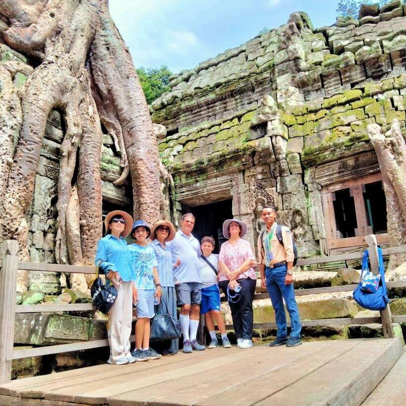 Siem Reap: Angkor Wat Sunrise Tour With Small Group - Tonle Om Gate: the classic southern gate photo moment