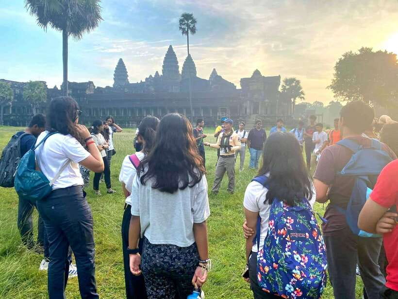 Siem Reap: Angkor Wat Sunrise Tour With Small Group - Bayon Temple: 54 faces, and why timing matters