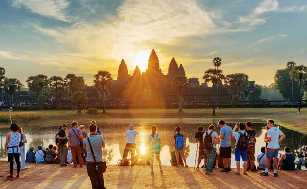 Siem Reap: Angkor Wat Sunrise Tour with Spanish Guide - Morning Route on Day 1: Angkor Wat, Ta Prohm, and Angkor Thom Without Wasted Time