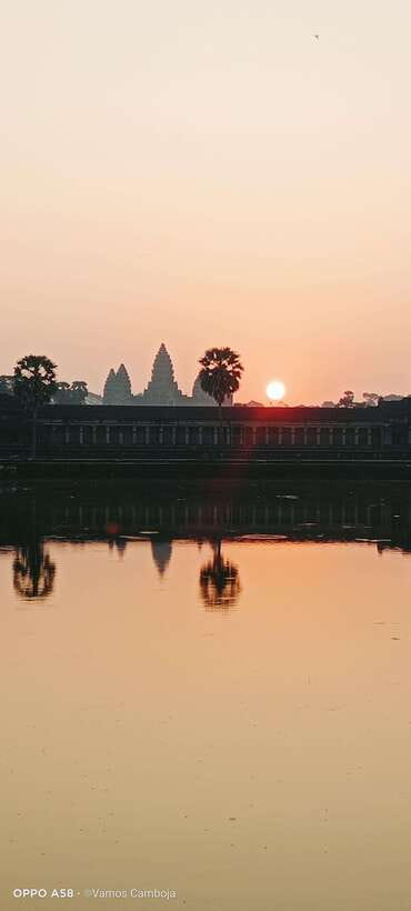 Siem Reap: Angkor Wat Sunrise Tour with Spanish Guide - How the Transportation Fits Your Day