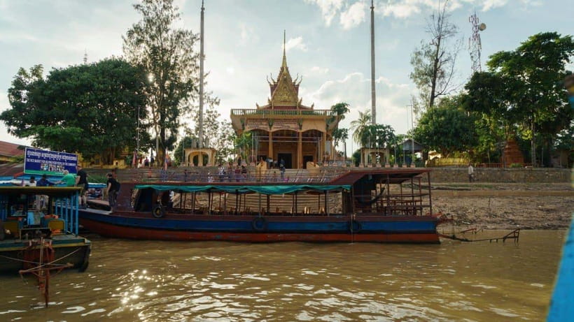 Siem Reap: Angkor Wat Temples & Phnom Kulen Park 3-Day Tour - Day Two (8:00 AM): Angkor Thom gates, Bayon vibes, small temples, then Ta Prohm