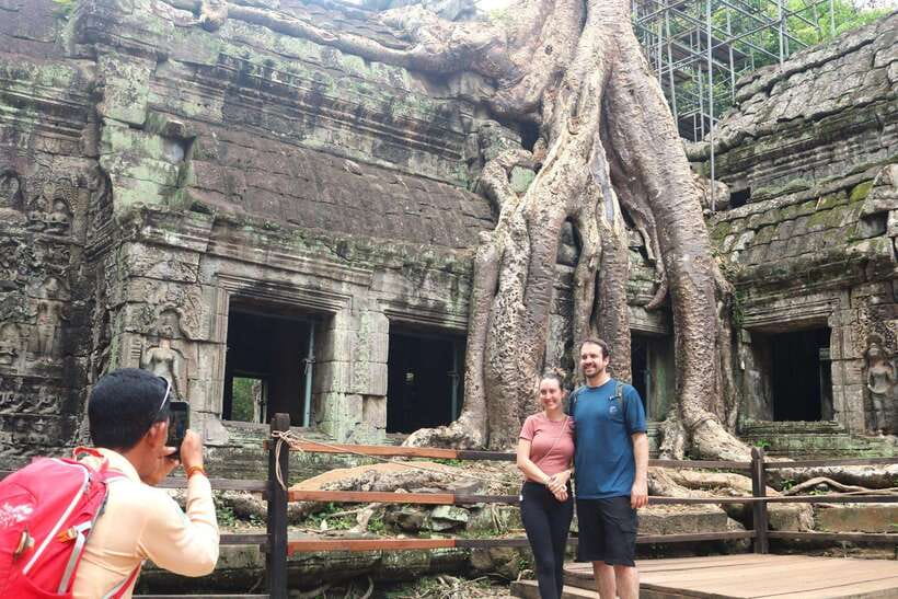 Siem Reap: Angkor Wat with German or English Guided Tour - What to bring (and what to avoid) for a smoother Angkor day