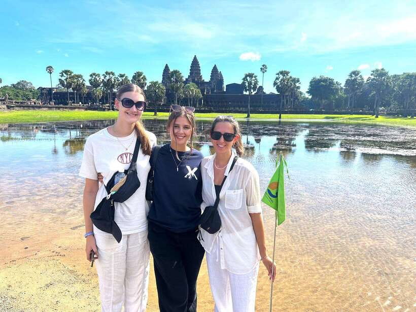 Siem Reap: Angkor Wat with German or English Guided Tour - Angkor Wat for 2 hours: how to focus on bas-reliefs and symmetry
