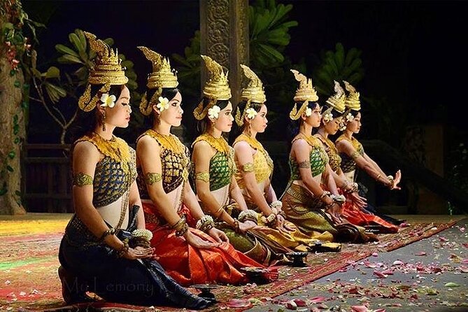 Siem Reap: Apsara Dance Show & Dinner with Tuk-Tuk Transfers - Buffet Dinner First: Khmer Comfort Food + International Options