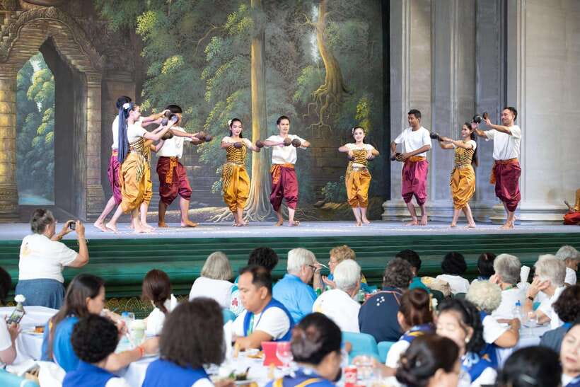 Siem Reap: Apsara Dance Show with Buffet Dinner & Tuk-Tuk... - Dinner first: a Khmer buffet you can eat at your pace