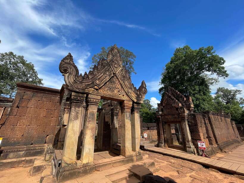 Siem Reap: Beng Mealea, Banteay Srei & Kulen Waterfall Trip - The cliff viewpoint: the “put it all together” stop